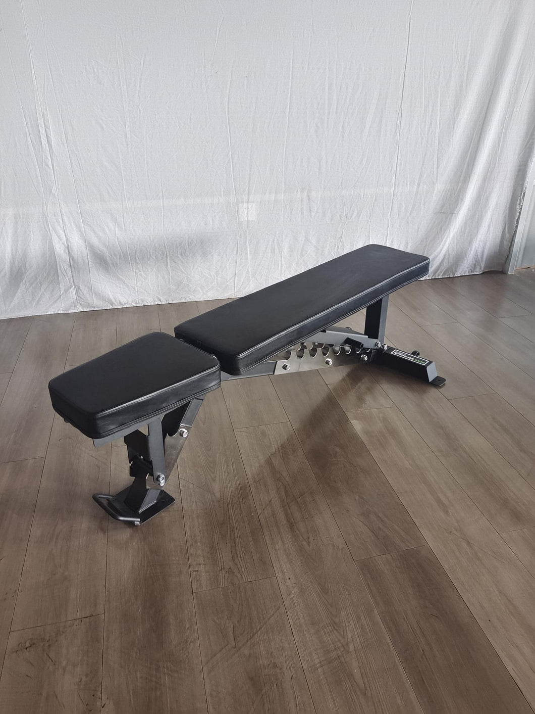 Commercial FID weight bench